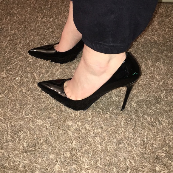 BASIC BLACK PUMP - Picture 3 of 6